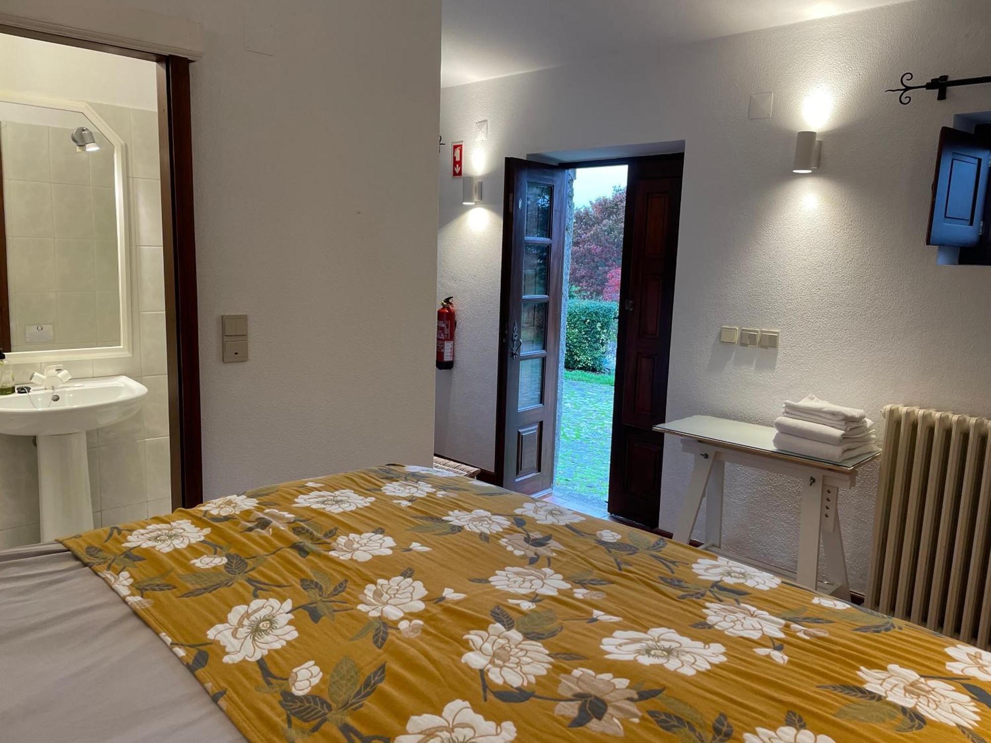 Bed and Breakfast The Quixote House Каминья Экстерьер фото