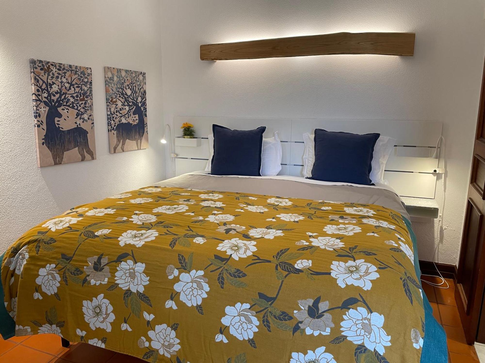 Bed and Breakfast The Quixote House Каминья Экстерьер фото